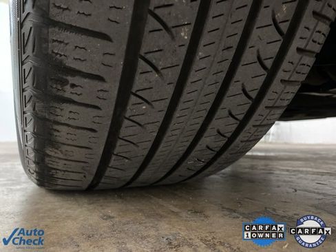 Used 2022 Porsche Cayenne w/ Premium Package image 98