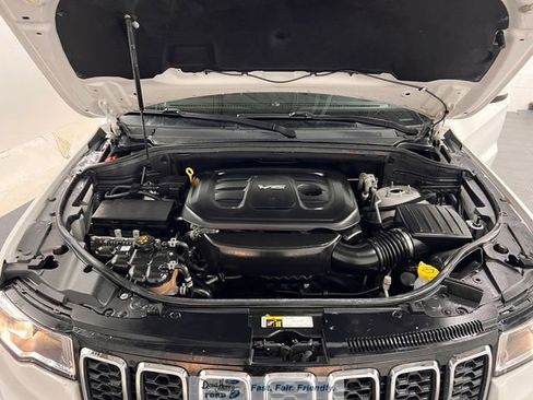 Used 2018 Jeep Grand Cherokee Laredo image 18