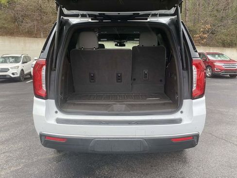 Used 2023 GMC Yukon SLT w/ SLT Luxury Package image 12