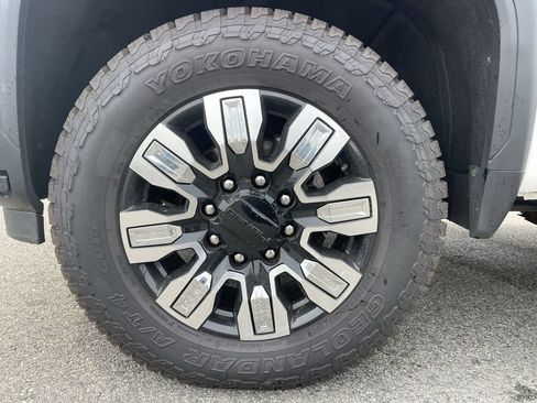 Used 2024 GMC Sierra 2500 Denali w/ Technology Package AWD/4WD image 46