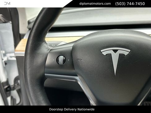 Used 2021 Tesla Model 3 Performance image 32