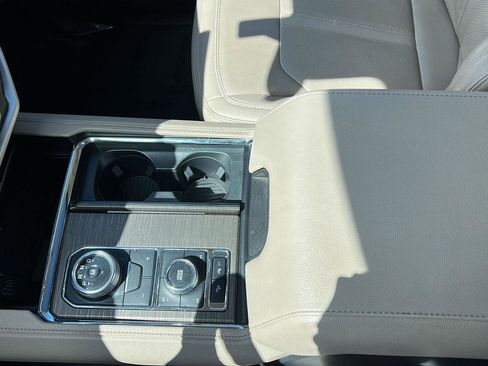 Used 2024 Ford Expedition Limited AWD/4WD image 12