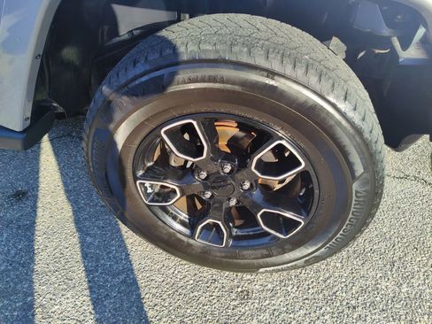 Used 2018 Jeep Wrangler Unlimited Sahara image 19