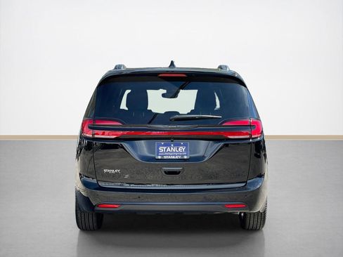 New 2026 Chrysler Pacifica Limited w/ S Appearance Package FWD image 6