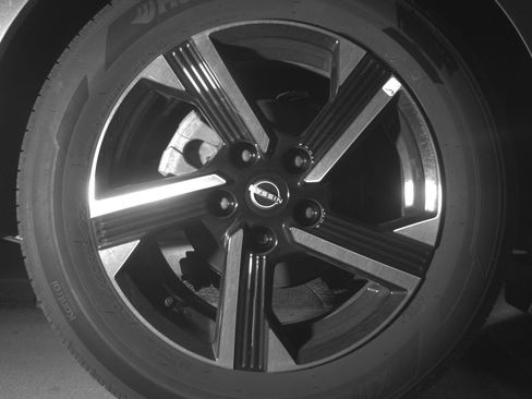 Used 2025 Nissan Sentra SV FWD image 15