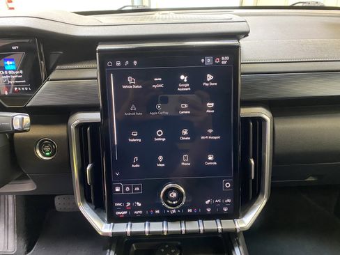 Used 2025 GMC Acadia Elevation image 40