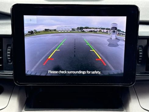 Used 2023 Ford Explorer XLT AWD/4WD image 31