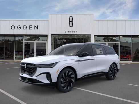 New 2026 Lincoln Nautilus Reserve w/ Jet Appearance Package image 1