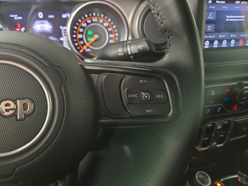 Used 2018 Jeep Wrangler Unlimited Sport S AWD/4WD image 17