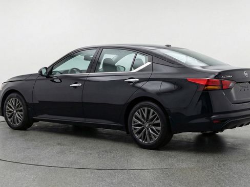 Used 2025 Nissan Altima 2.5 SV image 6