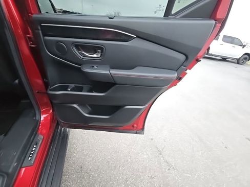 Used 2025 Honda Pilot Black Edition image 31