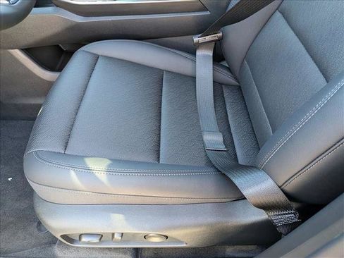 New 2026 Chevrolet Equinox LT w/ Convenience Package II FWD image 4