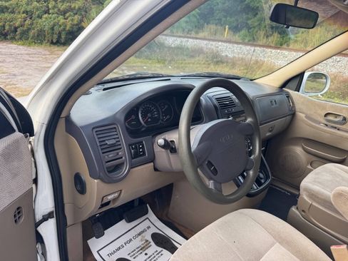Used 2003 Kia Sedona LX FWD image 10