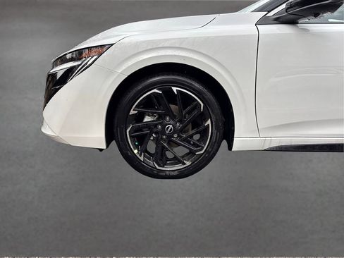 New 2026 Nissan Sentra SR w/ SR Premium Package FWD image 9