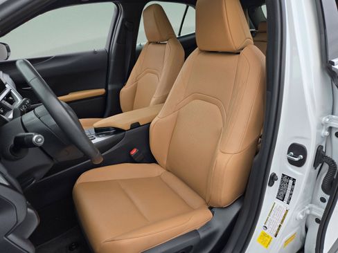 Used 2025 Lexus UX 300h FWD w/ Accessory Package (Z2) image 13