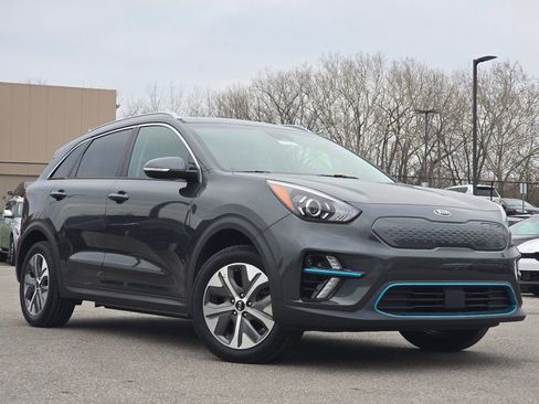Used 2021 Kia Niro EX w/ Cold Weather Package image 2