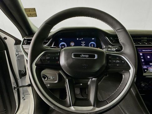 Used 2025 Jeep Grand Cherokee Altitude image 12