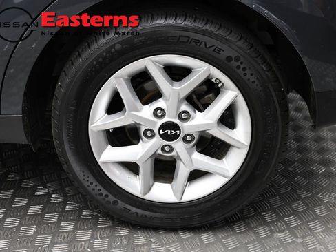 Used 2025 Kia Soul LX w/ LX Technology Package FWD image 8