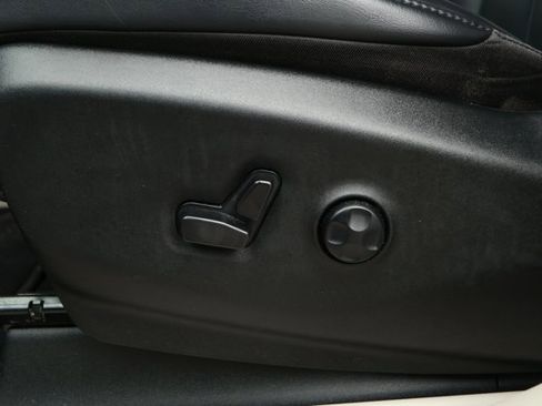 Used 2023 Chrysler Pacifica Touring-L image 23