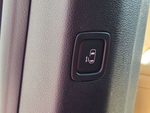 Used 2024 Kia Carnival LX FWD image 18