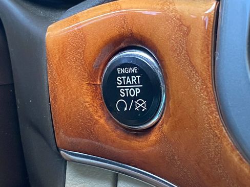 Used 2013 Jeep Grand Cherokee Overland image 19