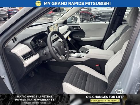New 2026 Mitsubishi Outlander SE AWD/4WD image 9