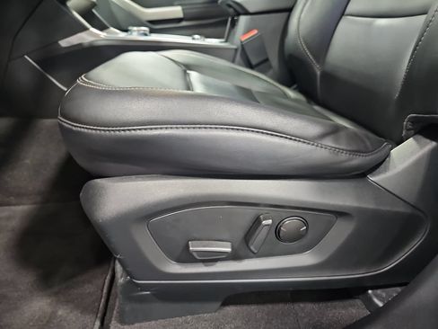 Used 2023 Ford Explorer XLT w/ Equipment Group 202A AWD/4WD image 30