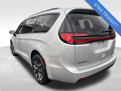 New 2026 Chrysler Pacifica Limited image 6