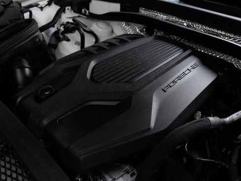 Certified 2026 Porsche Macan AWD/4WD image 42