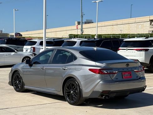 Used 2025 Toyota Camry SE w/ Convenience Package FWD image 4