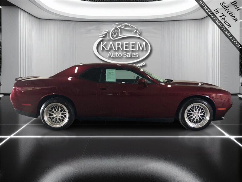 Used 2018 Dodge Challenger SXT RWD image 4