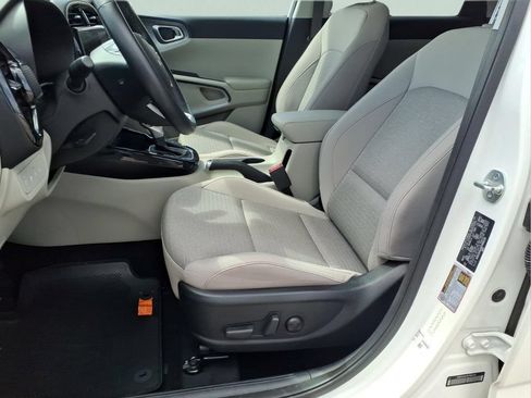 Used 2024 Kia Soul EX FWD image 15