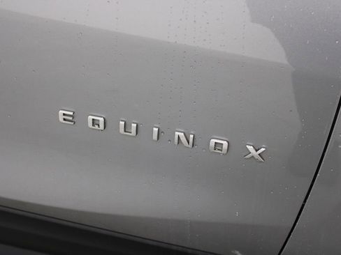 Used 2023 Chevrolet Equinox Premier FWD image 11