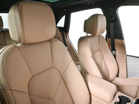 Certified 2026 Porsche Macan AWD/4WD image 24