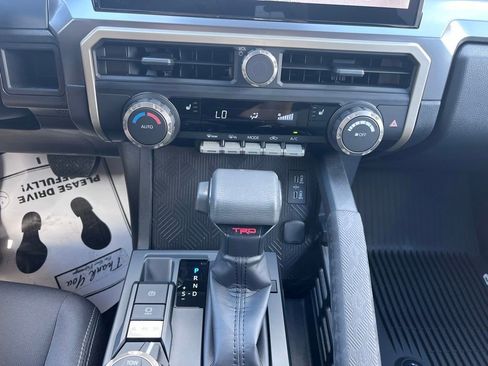 Used 2025 Toyota Tacoma TRD Off-Road AWD/4WD image 18