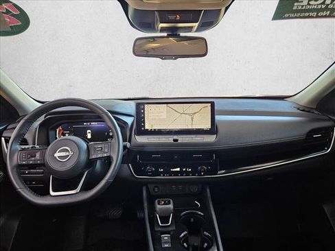 Used 2024 Nissan Rogue SL FWD image 15