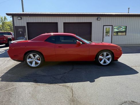 Used 2009 Dodge Challenger SRT8 w/ SRT Option Group II image 5