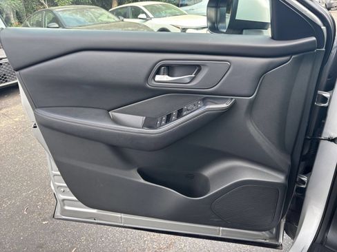 Used 2025 Nissan Rogue SV AWD/4WD image 15