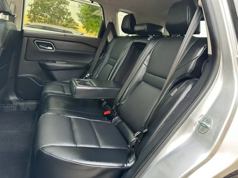 Used 2021 Nissan Rogue SV w/ Premium Package image 18