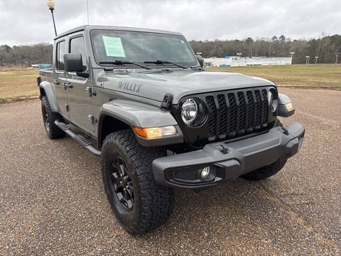 Used 2021 Jeep Gladiator Willys image 2