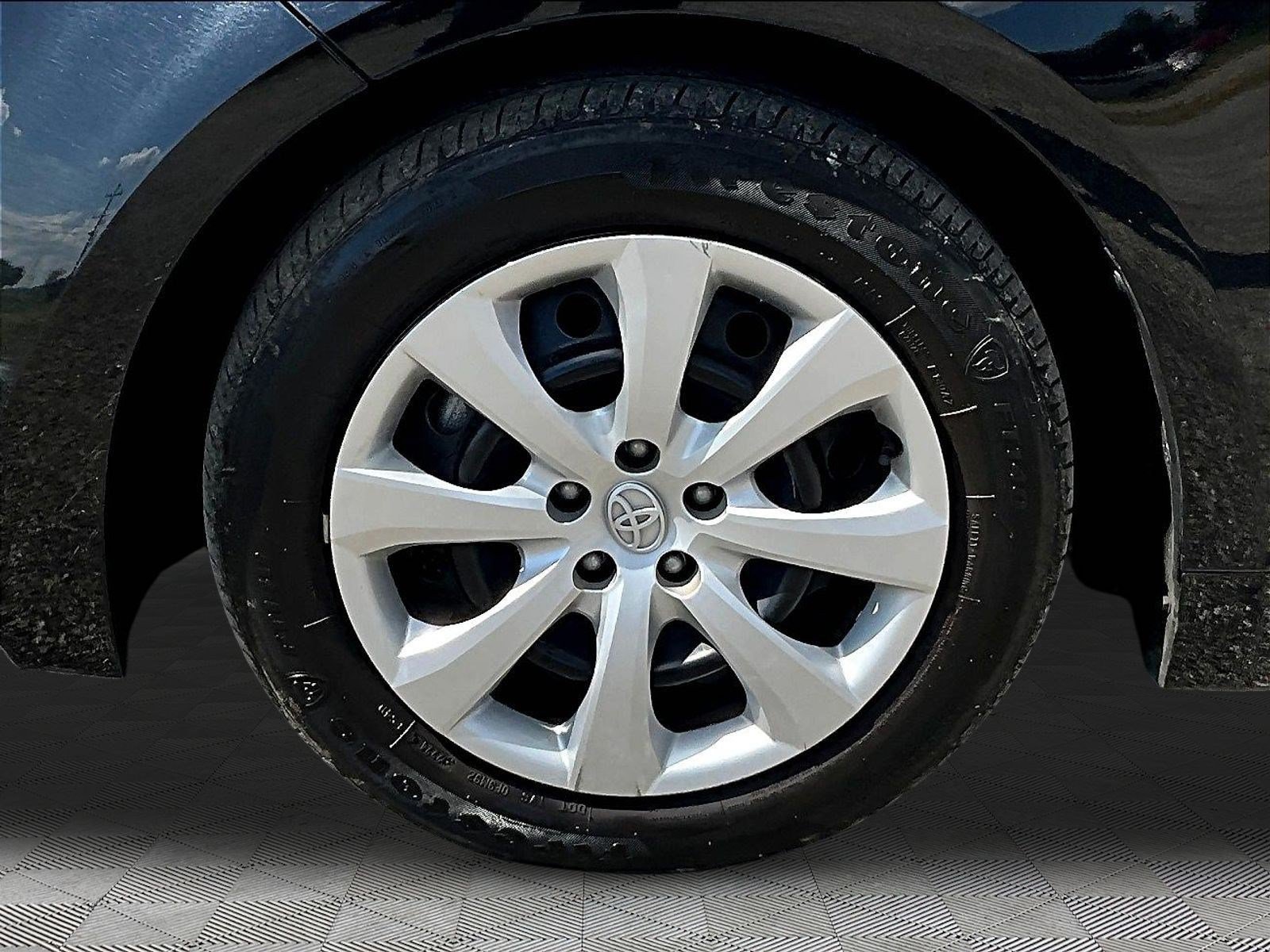 Used 2025 Toyota Corolla LE FWD image 34