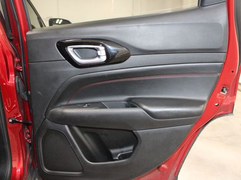 Used 2025 Jeep Compass Trailhawk AWD/4WD image 32
