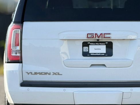 Used 2017 GMC Yukon XL SLT AWD/4WD image 13