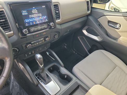 Certified 2022 Nissan Frontier SV image 34