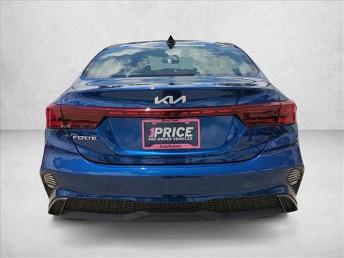 Used 2023 Kia Forte LXS w/ LXS Technology Package FWD image 7
