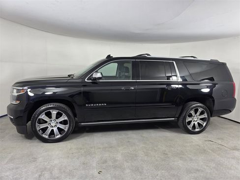 Used 2019 Chevrolet Suburban Premier image 7