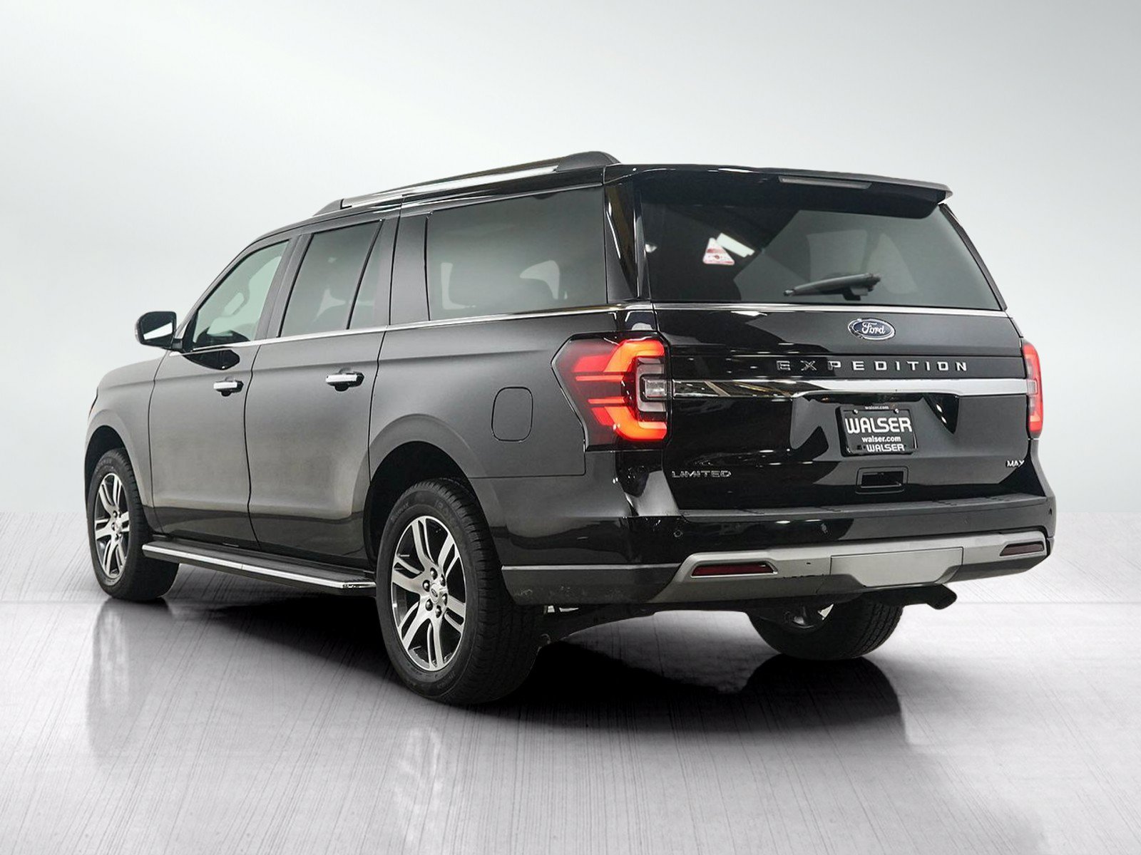 Used 2023 Ford Expedition Max Limited AWD/4WD image 3