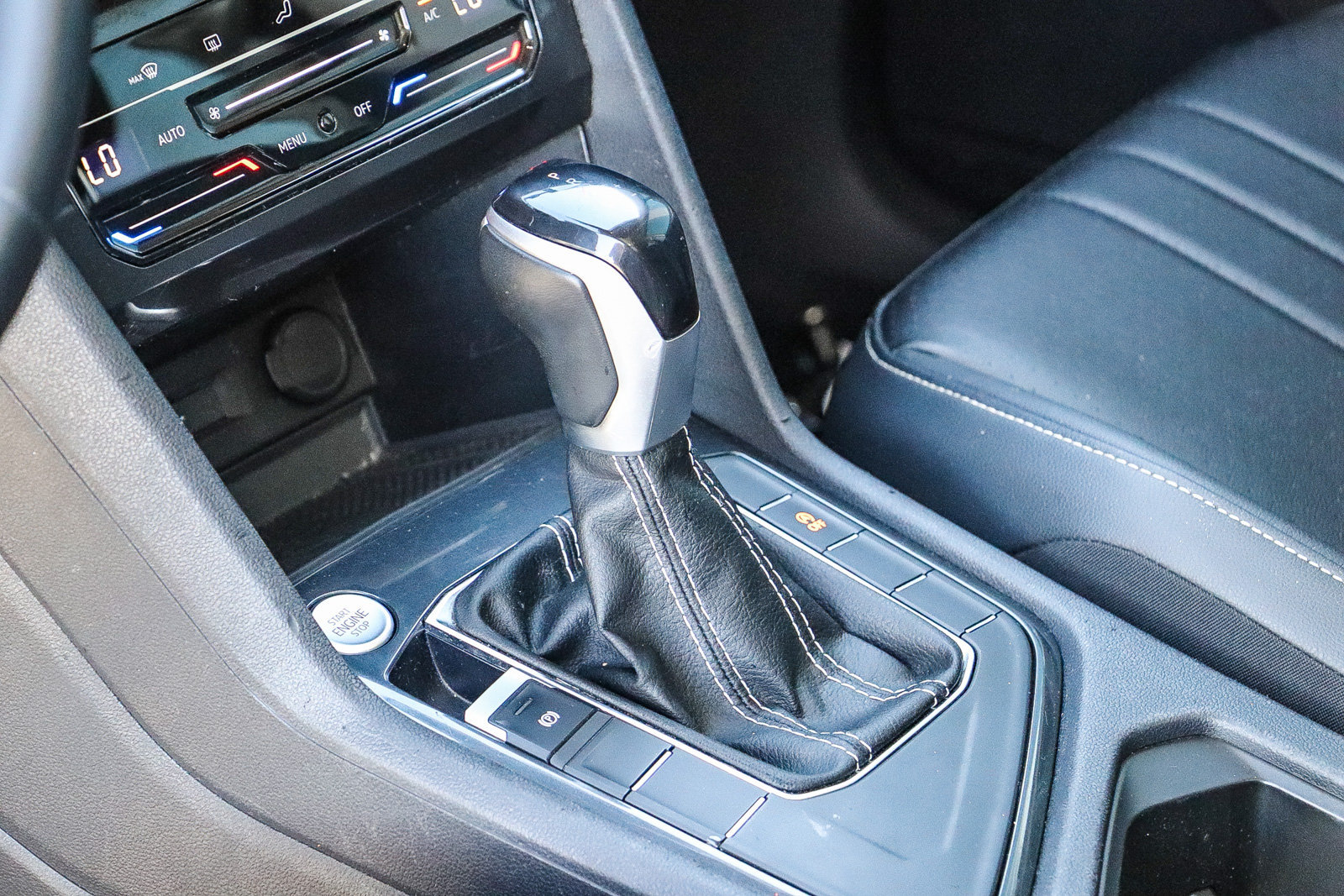 Used 2023 Volkswagen Tiguan SE w/ Panoramic Sunroof Package FWD image 21