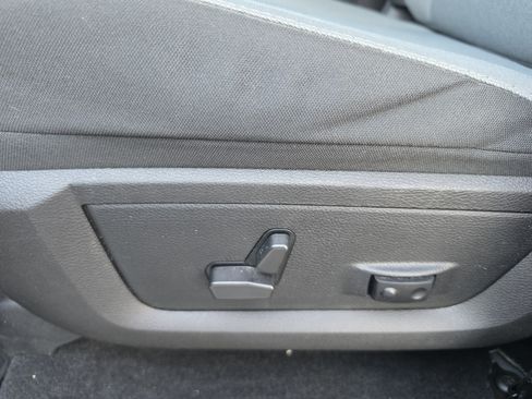 Used 2022 RAM 1500 Classic SLT w/ Electronics Group AWD/4WD image 10