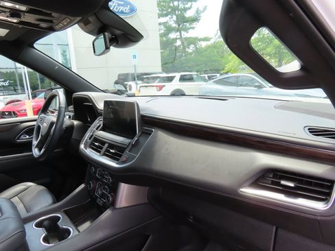 Used 2023 Chevrolet Suburban LT w/ Luxury Package AWD/4WD image 18